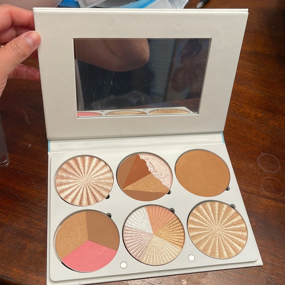 OFRA on the glow palette